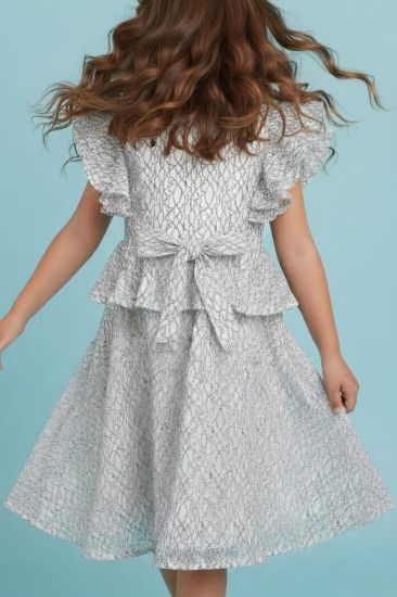 صورة فستان أبيض مطرز تطريز كلاسيكي